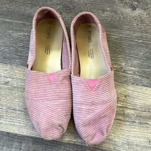 8.5 pink TOMS
